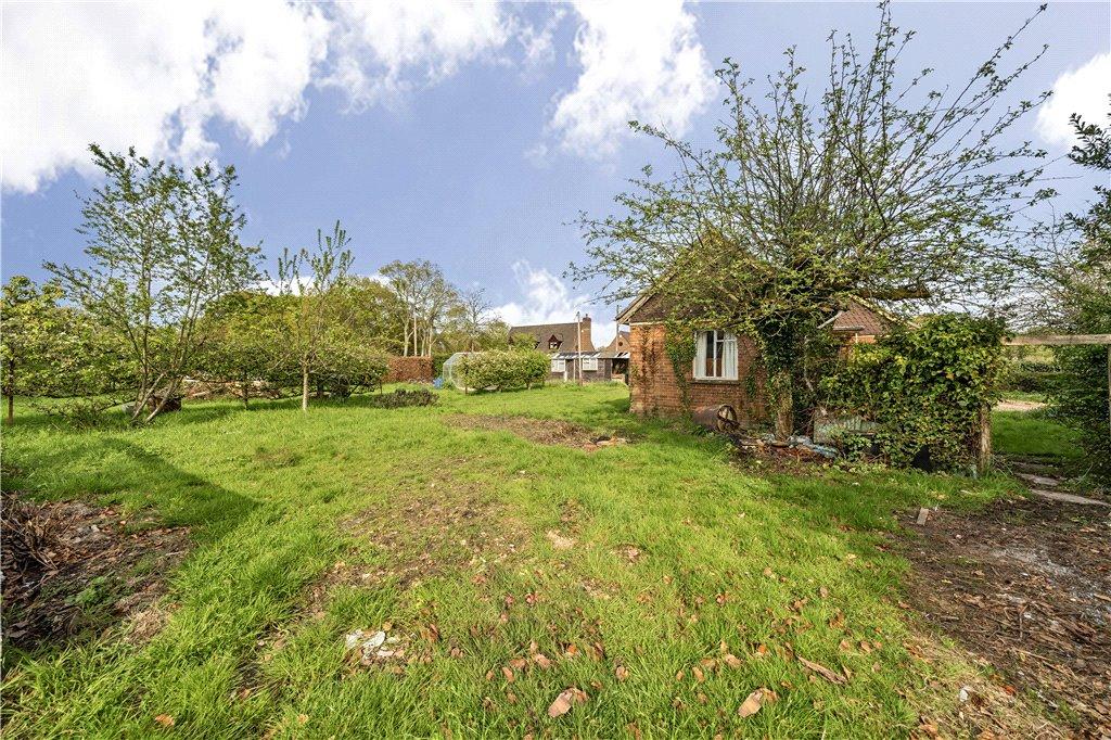 Partridge Hill, Landford, Salisbury, Wiltshire 2 bed detached bungalow