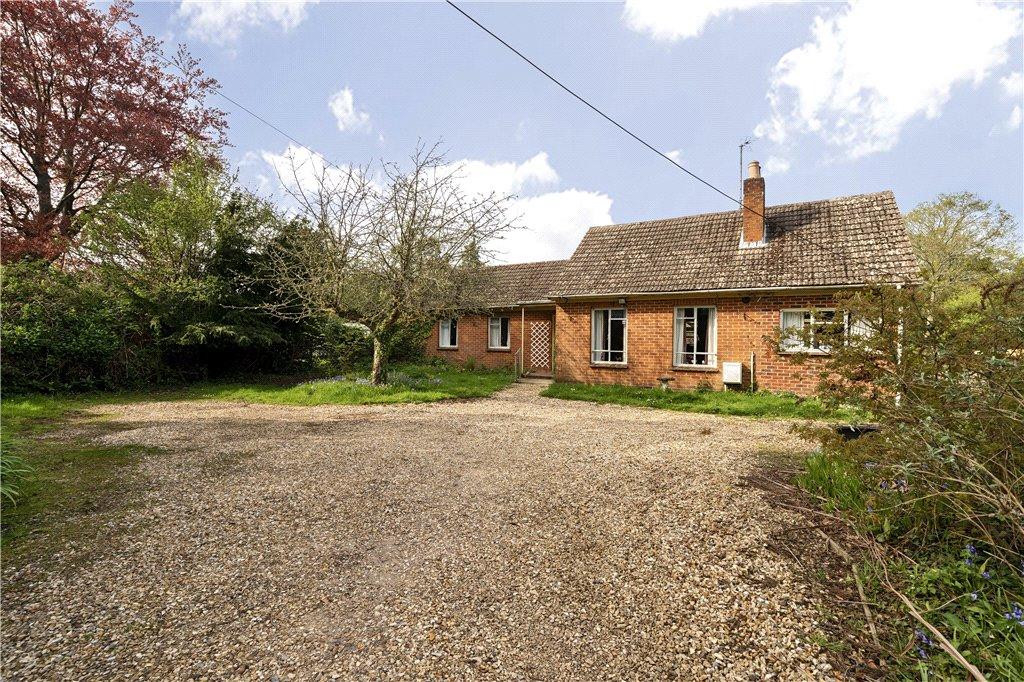 Partridge Hill, Landford, Salisbury, Wiltshire 2 bed detached bungalow