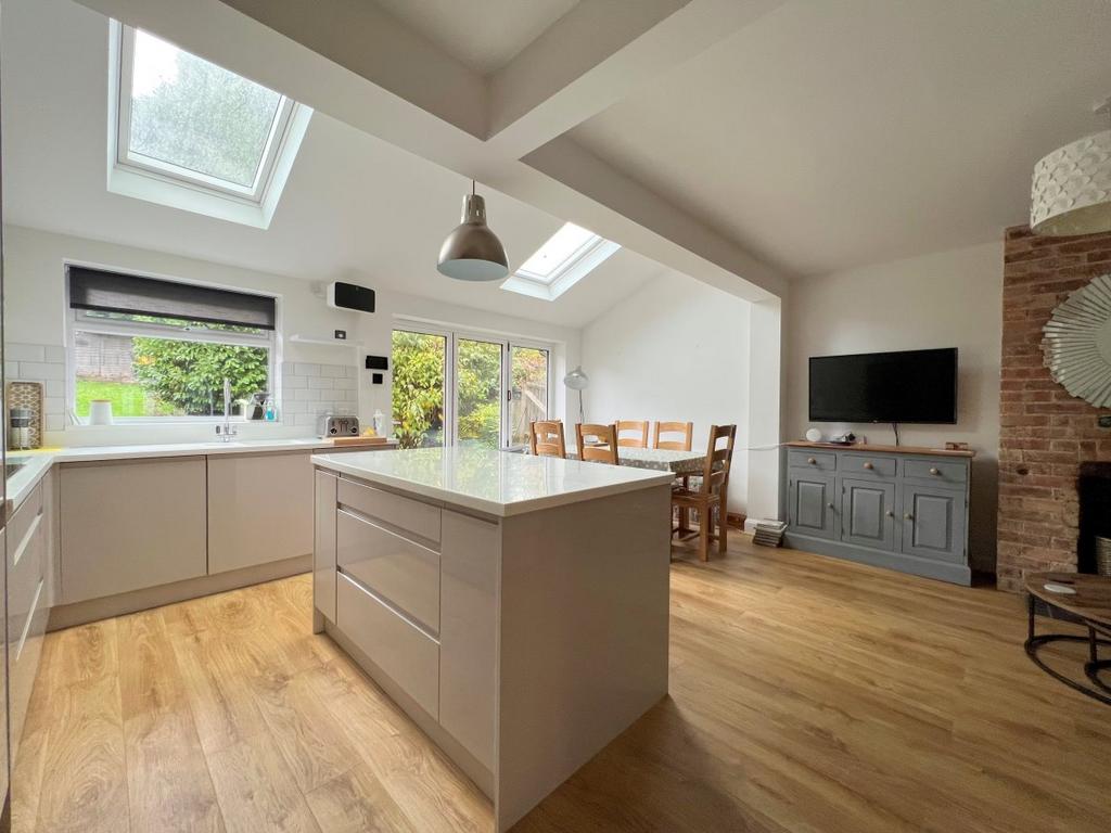 Heskett Park, Pembury 4 bed semidetached house £2,500 pcm (£577 pw)