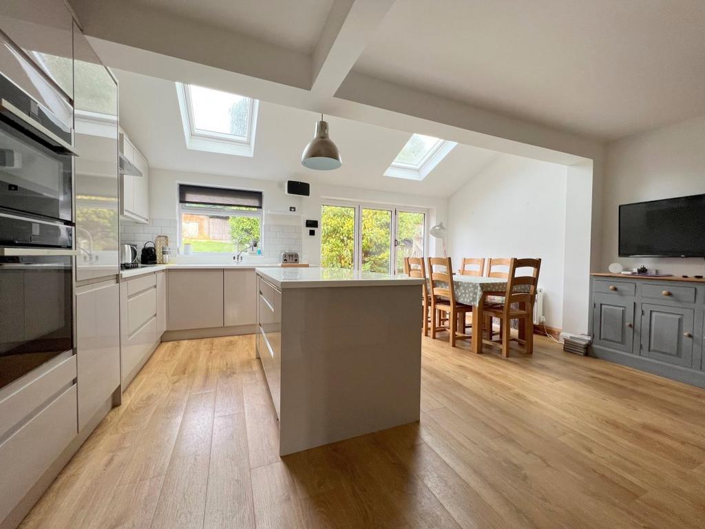 Heskett Park, Pembury 4 bed semidetached house to rent £2,500 pcm (£