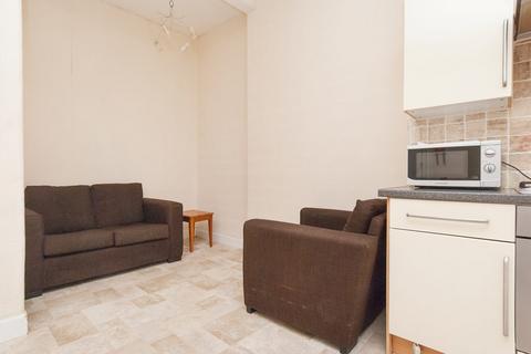3 bedroom flat to rent - 0896L – Angle Park Terrace, Edinburgh, EH11 2JT