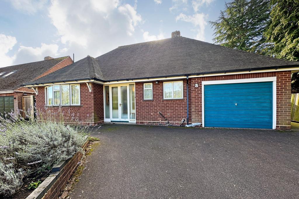 Monastery Drive, Solihull, B91 2 bed detached bungalow £575,000