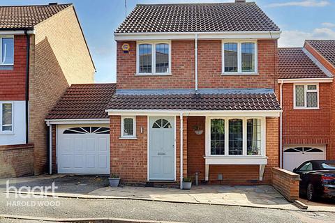 3 bedroom detached house for sale, Troopers Drive, Romford