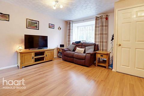 3 bedroom detached house for sale, Troopers Drive, Romford