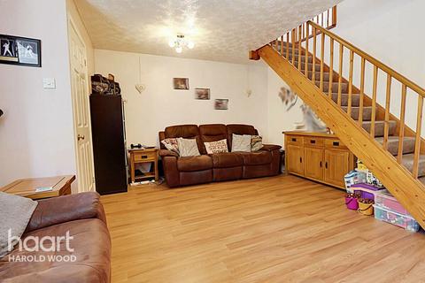 9 Troopers Drive, Romford, RM3 9DE