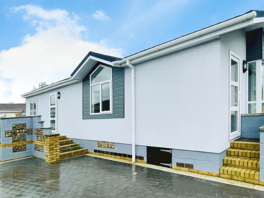Faversham, Kent, ME13 2 bed park home for sale £189,950