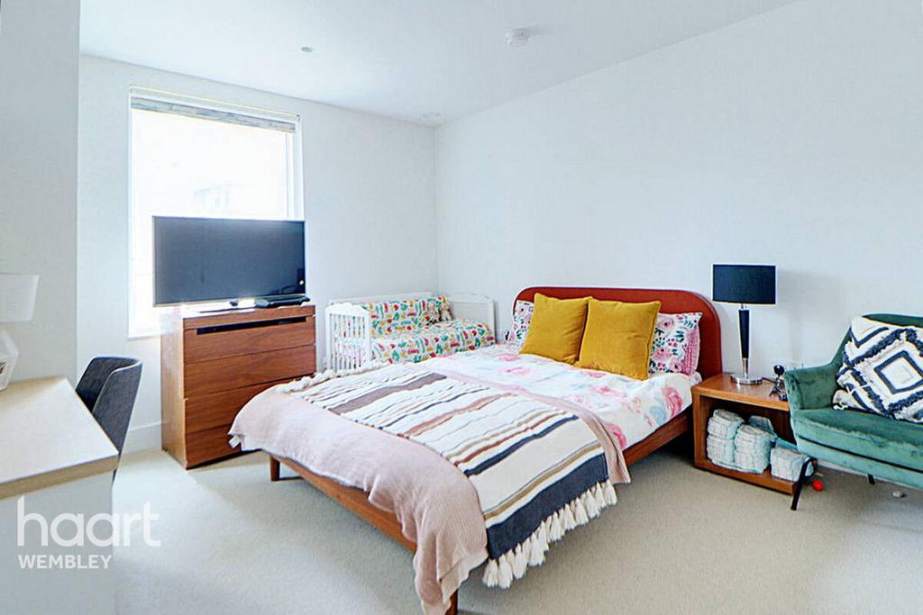 Wembley Park 3 bed apartment for sale £187,500