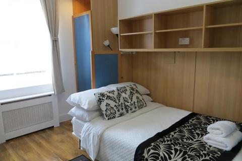 Studio to rent, Fulham Palace Road, Hammersmith, London, W6