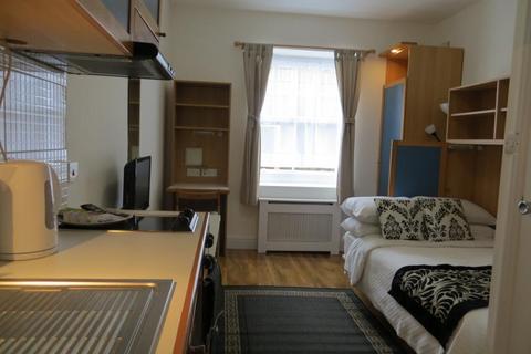 undefined, Fulham Palace Road, Hammersmith, London, W6