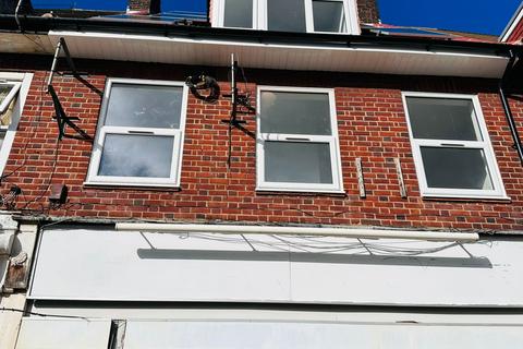 2 bedroom flat to rent, Deansbrook Road, Edgware HA8