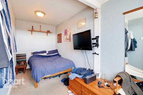 2 bedroom detached bungalow for sale - Brooklands, Clacton-On-Sea
