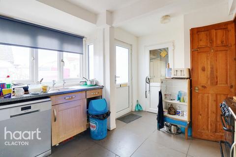 63 Brooklands, Jaywick, Clacton-on-sea, CO15 2JG