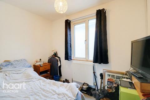 63 Brooklands, Jaywick, Clacton-on-sea, CO15 2JG