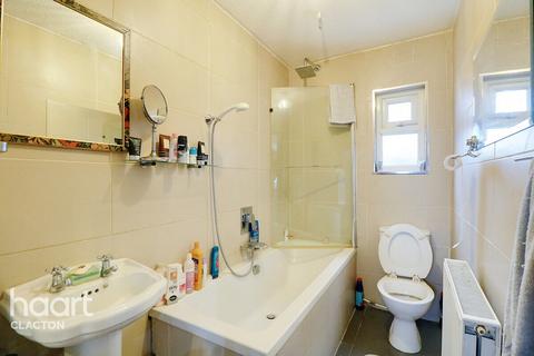 63 Brooklands, Jaywick, Clacton-on-sea, CO15 2JG