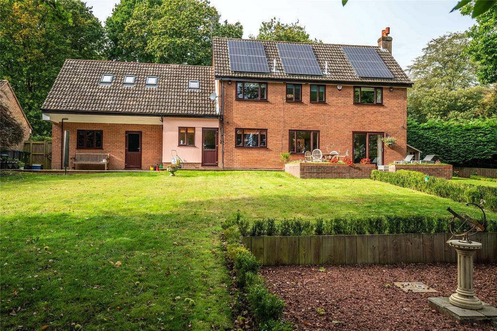Fernhill Close, Woodbridge, Suffolk, IP12 5 bed detached house for sale