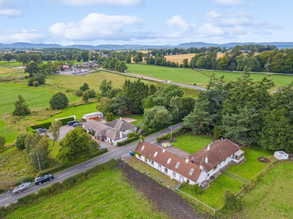 Kirk Lane, Stirling, Stirlingshire, FK9 4AN 7 bed detached house for