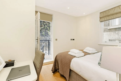 2 bedroom flat to rent, Great Titchfield Street (4), Fitzrovia, London, W1W