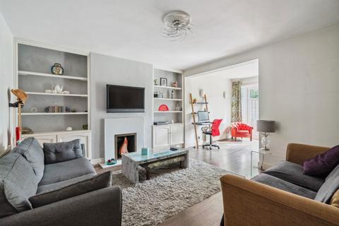 16 Eversley Crescent, Ruislip, HA4 6DD
