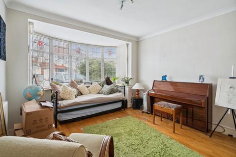 16 Eversley Crescent, Ruislip, HA4 6DD
