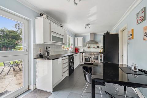 16 Eversley Crescent, Ruislip, HA4 6DD