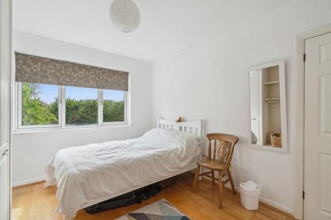 16 Eversley Crescent, Ruislip, HA4 6DD