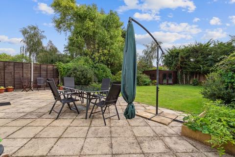 16 Eversley Crescent, Ruislip, HA4 6DD