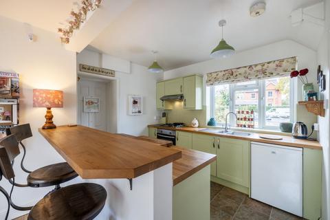 38 Bakers Lane, Lingfield, RH7 6HD