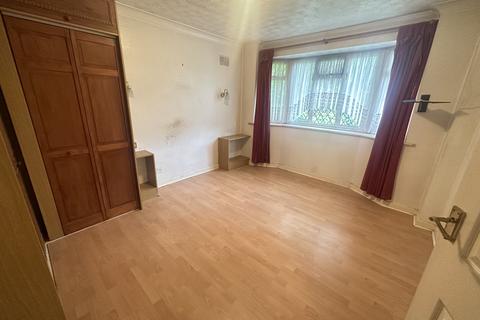 2 bedroom bungalow to rent, Elm Lawn Close, Uxbridge, Greater London, UB8