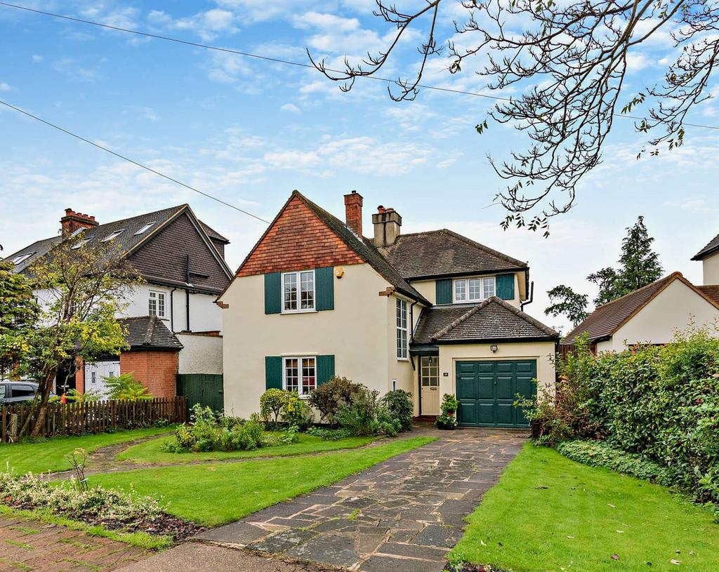 High View, Pinner, HA5 4 bed detached house for sale £1,375,000