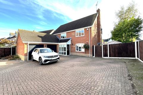 4 bedroom detached house for sale, Rowntree Close, NR32 4GA