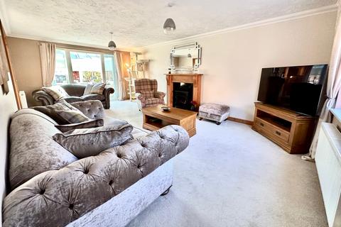 4 bedroom detached house for sale, Rowntree Close, NR32 4GA