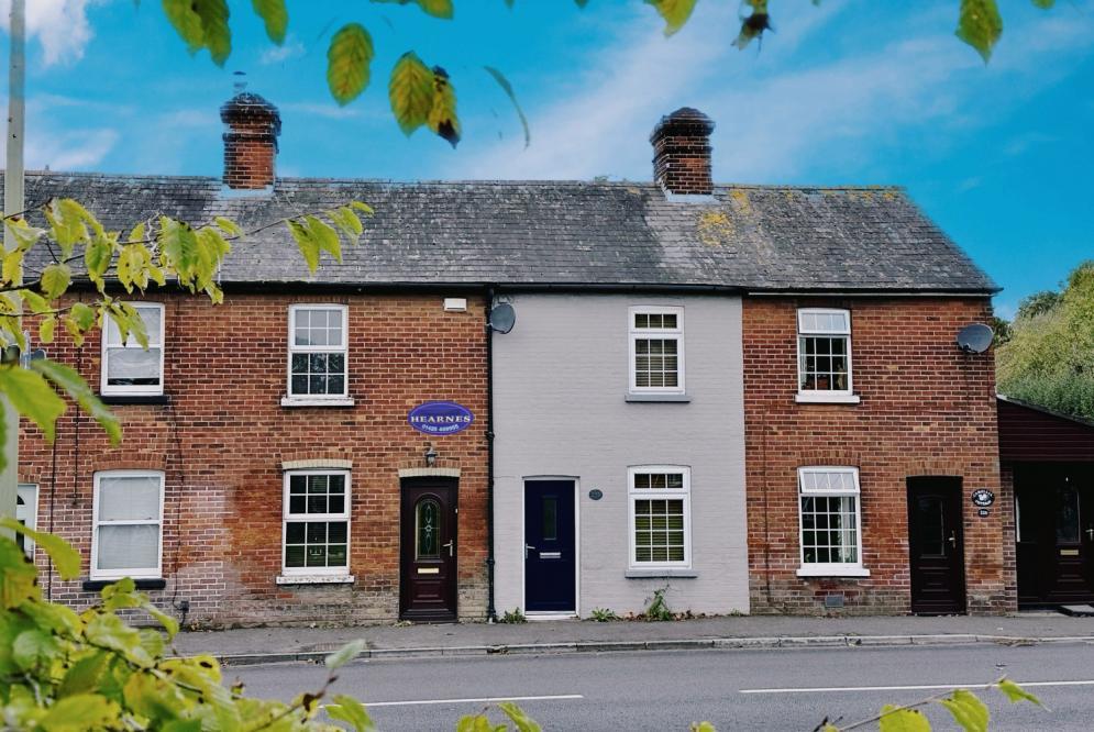 Christchurch Road, Ringwood, BH24 3AS 2 bed terraced house for sale £
