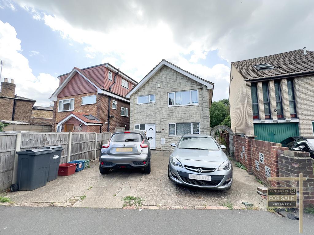 Strafford Road, Hounslow TW3 5 bed detached house for sale £649,950