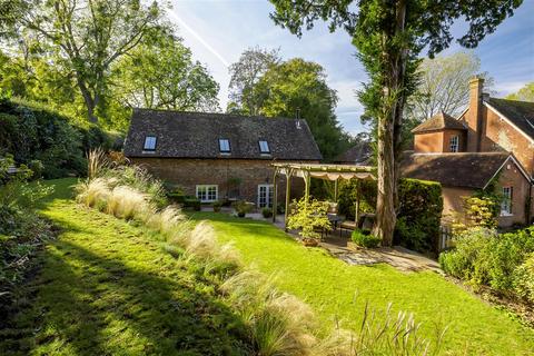 4 bedroom detached house for sale, Cheyney House, 8 Stable Court, Chilham