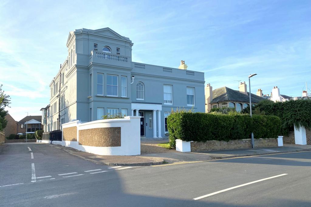 The Beach, Walmer, CT14 2 bed flat for sale £369,995