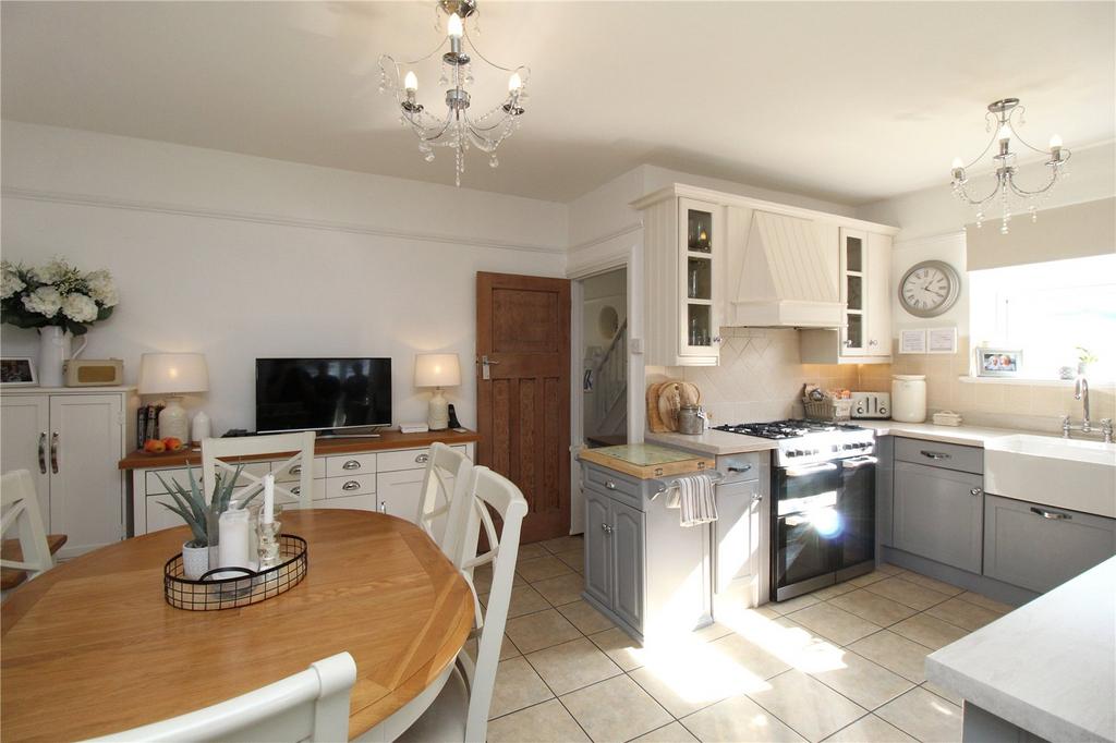 Darland Avenue, Darland Banks, Gillingham, Kent, ME7 3 bed end of