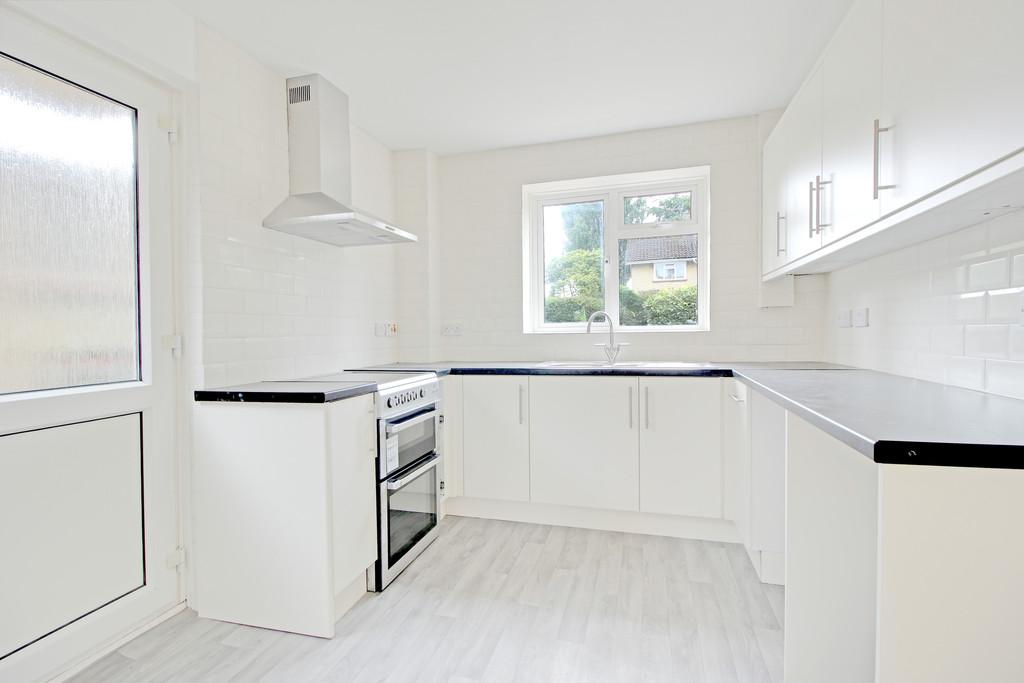 Three Bridges, Crawley 3 bed end of terrace house £1,750 pcm (£404 pw)