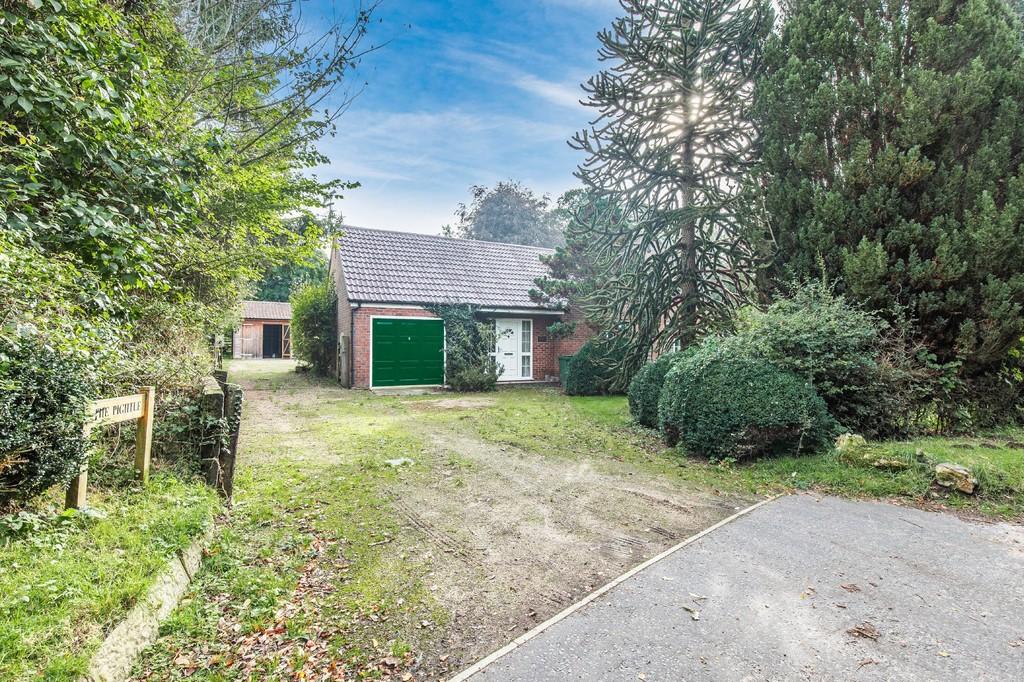 Elsing 3 bed detached bungalow for sale £600,000