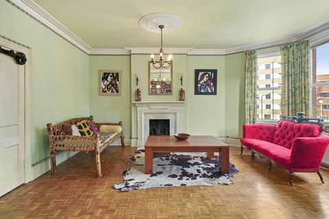 3 bedroom apartment for sale, Park Avenue, London