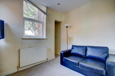 2 bedroom flat for sale - Wesley Road, Leeds, West Yorkshire, LS12