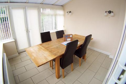 2 bedroom semi-detached house to rent, Chapel Fold, Leeds