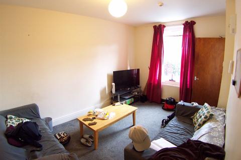 3 bedroom terraced house to rent, Cross Chapel Street, Leeds