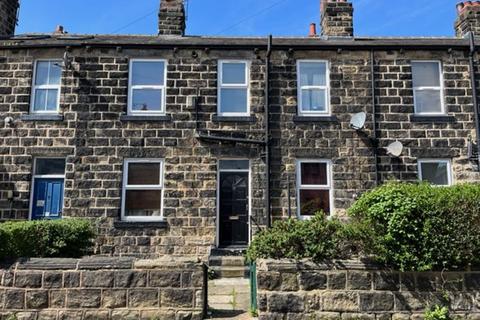 3 bedroom terraced house to rent, Cross Chapel Street, Leeds