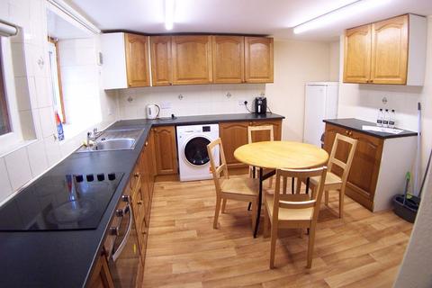 3 bedroom terraced house to rent, Cross Chapel Street, Leeds