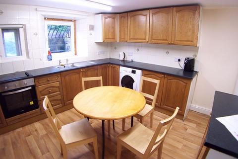 3 bedroom terraced house to rent, Cross Chapel Street, Leeds