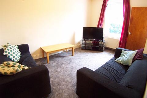 3 bedroom terraced house to rent, Cross Chapel Street, Leeds