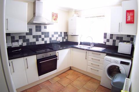 2 bedroom semi-detached house to rent, Chapel Fold, Leeds