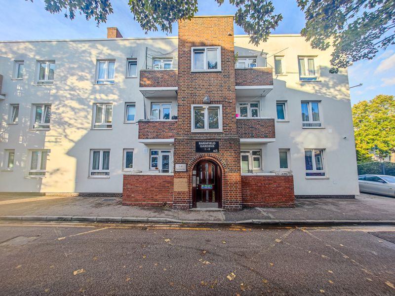 Barnfield Gardens, Plumstead Common Road, Plumstead 2 bed flat for sale