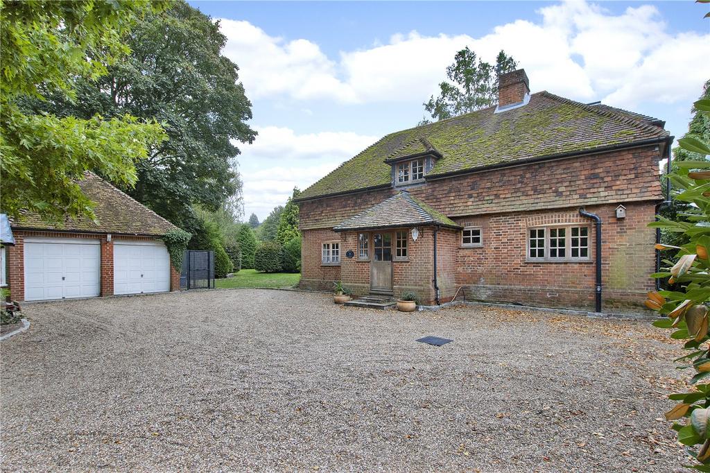 Meopham Court, Wrotham Road, Meopham, Gravesend, DA13 4 bed detached