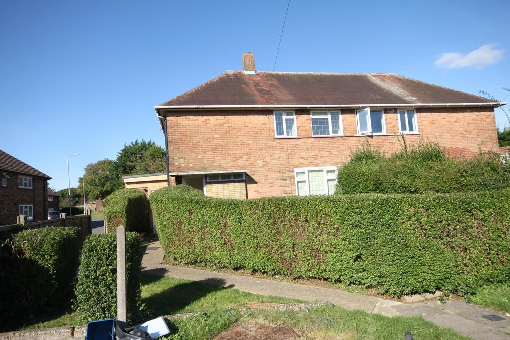 Roebuck Close, Farley Hill, Luton, LU1 3 bed semidetached house £